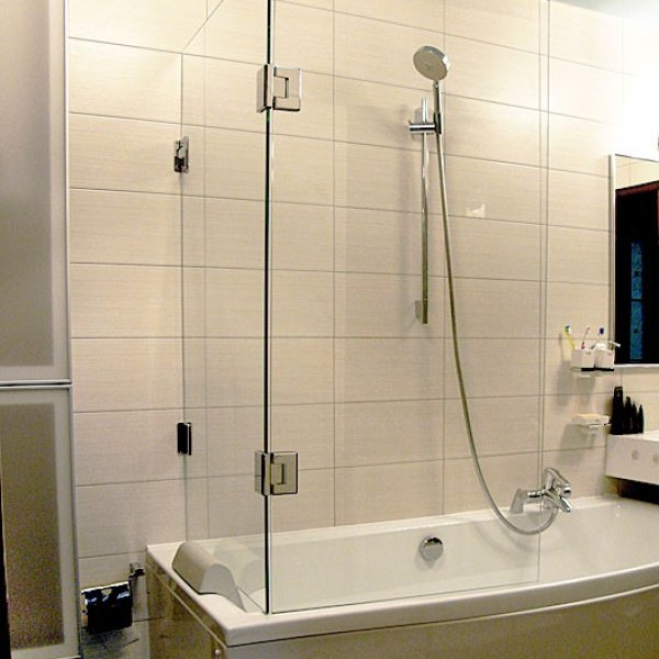 Стеклянные шторки для ванной - преимущества и особенности