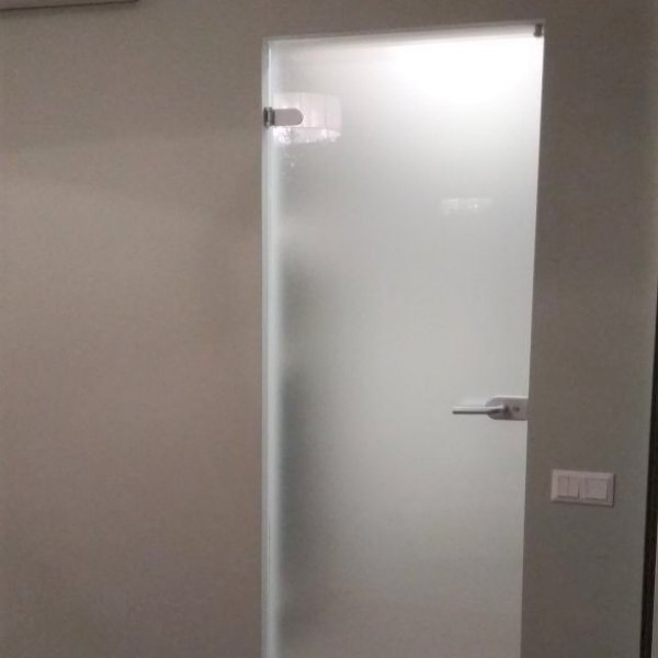 Стеклянная распашная дверь СРПД-11318