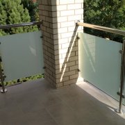 Стеклянное ограждение балкона и крыльца СО-11420 - фото 4