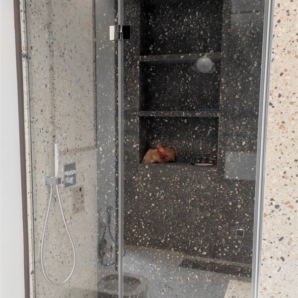 Перегородка в нишу с распашной дверью СДК-2217