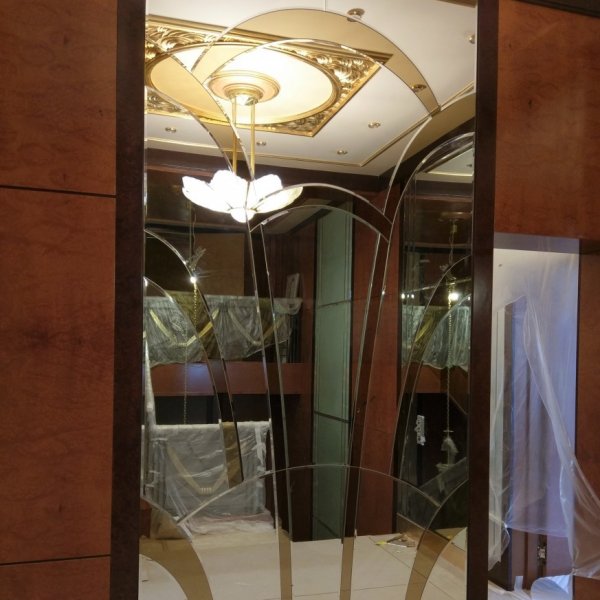 Панно из фигурных зеркал в холл ЗП-11958