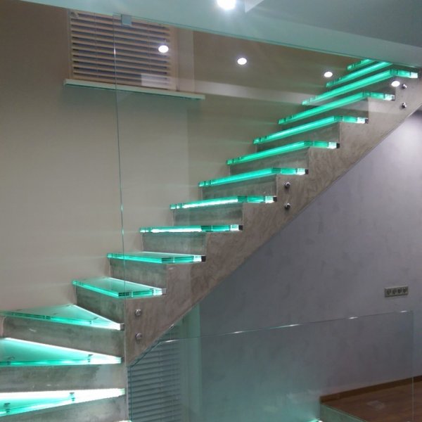 Стеклянная лестница СЛ-3347