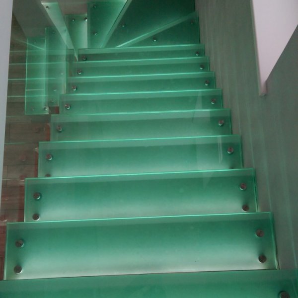 Стеклянная лестница СЛ-3347