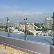 Стеклянное балконное ограждение на стойках СО-3192