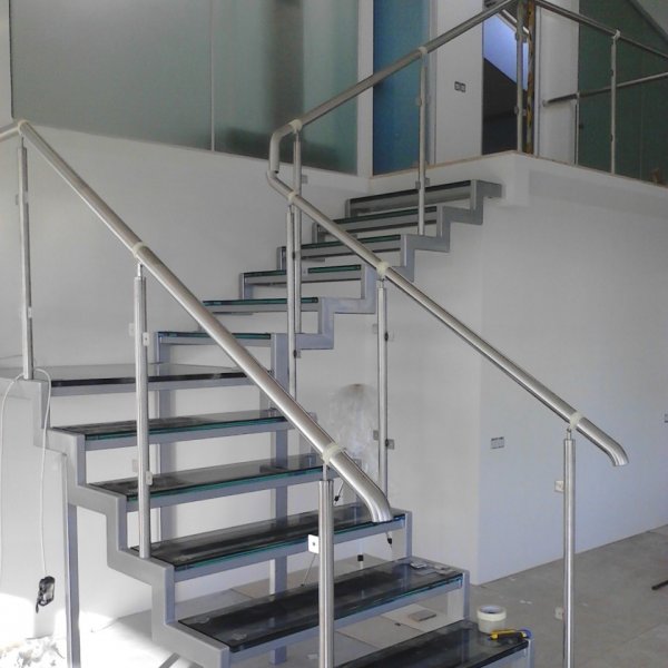 Стеклянная лестница СЛ-3344