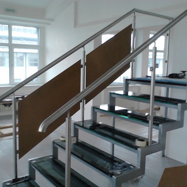 Стеклянная лестница СЛ-3344
