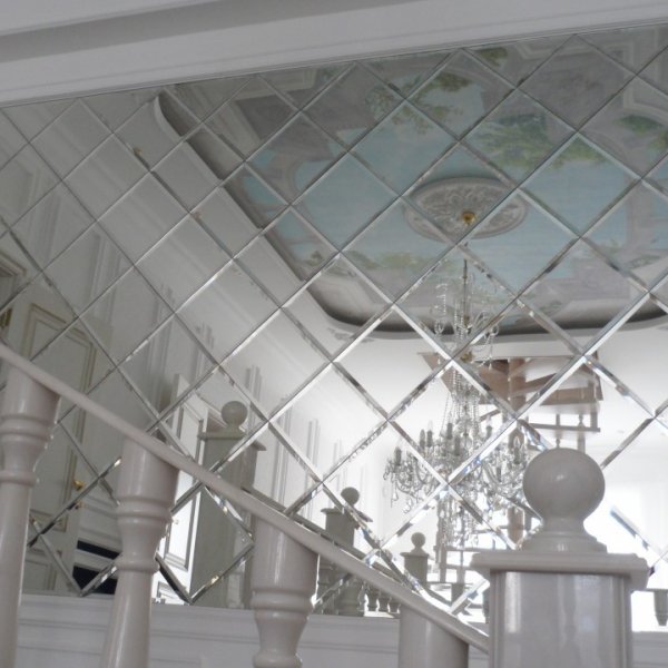 Декоративное зеркальное панно из осветленного зеркала ЗП-2619