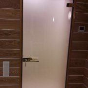 Стеклянная распашная дверь СРПД-3738 - фото 1