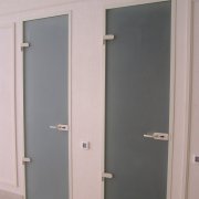 Стеклянная распашная дверь СРПД-3708