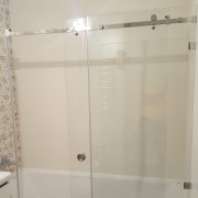 Раздвижная стеклянная штора на ванну СДК-2125
