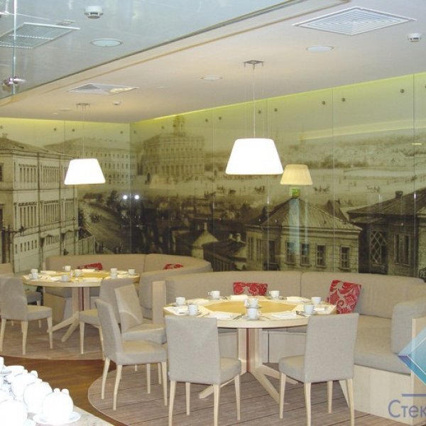Облицовка стен ресторана стеклянными панелями с нанесением УФ-печати ЭС-11243