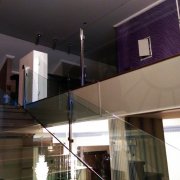 Ограждение лестницы на квадратных стойках с заполнением стеклом СО-3170 - фото 3