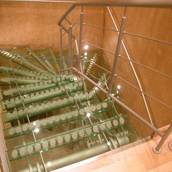 Стеклянная лестница СЛ-3382