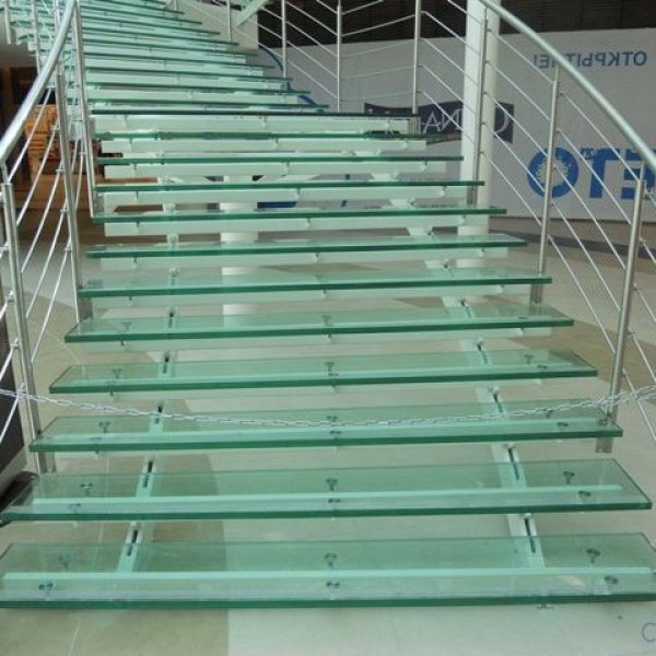 Стеклянная лестница СЛ-3399