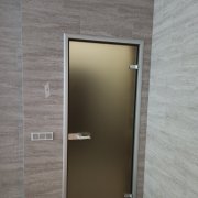 Стеклянная распашная дверь СРПД-3796 - фото 4